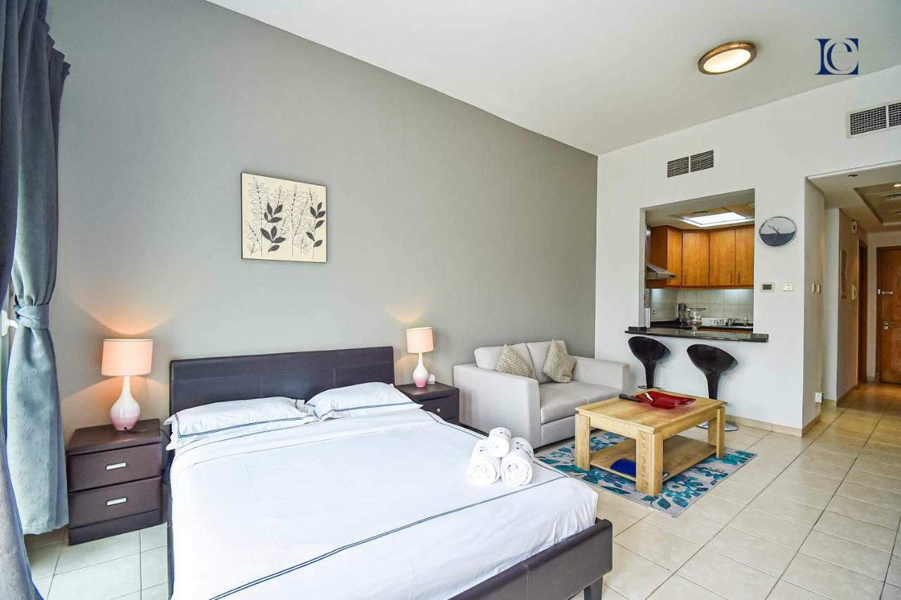 Luxury Escapes - Tranquil Studio Near Furjan Metro - Relaxing Holiday Retreat *